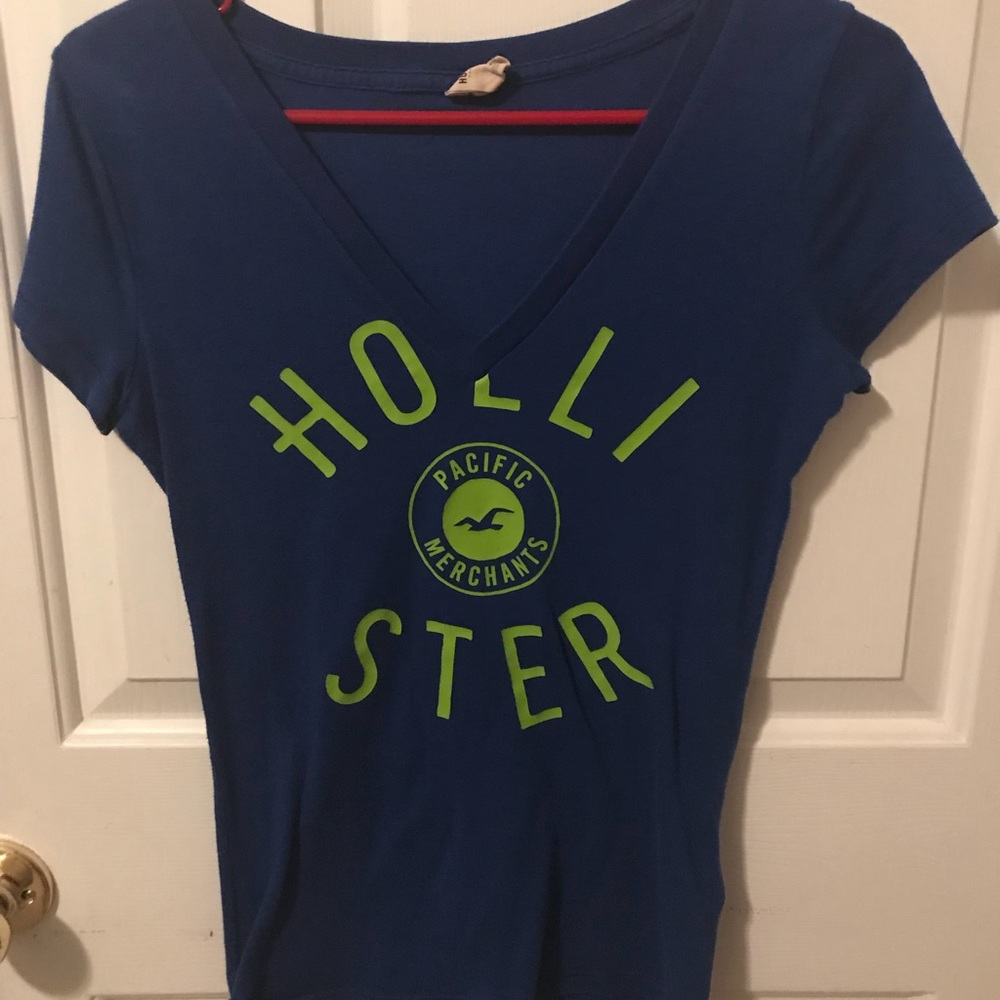Hollister blue v-neck shirt